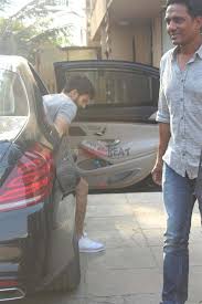 Shahid Kapoor And Meera Rajput Spotted At Tip And Toe Salon Bandra Photos Filmibeat 'look, i don't want you to have to tip toe around me. shahid kapoor and meera rajput spotted