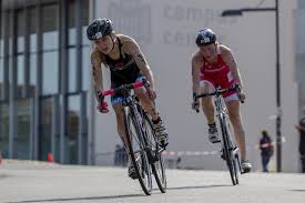 Merci , aimé la video et partager la sur vos mur www.alwadj.com Jule Behrens Ich Schwimme Auch Im Sommer Oft Mit Neo 1 Bitburger 0 0 Triathlon Bundesliga