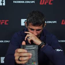 Get the latest ufc breaking news, fight night results, mma records and stats, highlights, photos. Ufc Beneil Dariush Accepts His Comeback Of The Year Award Facebook
