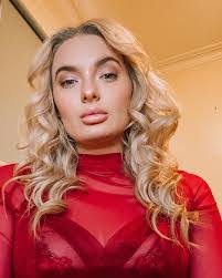 Nickie Lee's Instagram, Twitter & Facebook