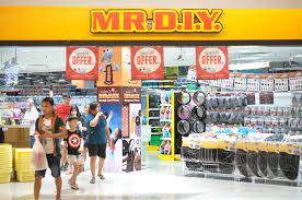 At night, this technology city comes alive with man made trees lighting up with millions of led lights. Mr D I Y Klang Parade Mall