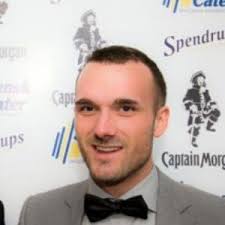 Sami tar plats i musikbranschen efter examen