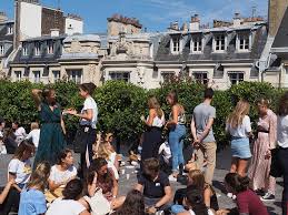 Le centre laennec est une association à but non lucratif qui accompagne les étudiants jusqu'à l'internat et vise à une formation intégrale des étudiants selon la tradition pédagogique jésuite. Le Plus Rapide Centre Laennec