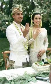 Namun yang menarik adalah mas kawin yang diberikan hamish pada raisha terbilang cukup wah. Raisa Hamish Akhirnya Sah Ini 10 Momen Indah Akad Nikah Mereka