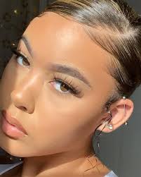 Claudia Maya Romulo (claudiamayaromulo)