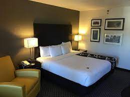 Whether you're traveling on business, a leisure getaway, or a family vacation, la quinta has the right hotel accommodations for you. La Quinta Inn Suites By Wyndham Charleston Riverview Ab 75 1 0 5 Bewertungen Fotos Preisvergleich Sc Tripadvisor