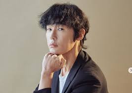 ^ my name 지윤호 (1). í—ˆì§€ì›… êµ°ëŒ€ êµ¬íƒ€ ë– ì˜¬ë¦¬ë©° ê°‡ížŒ ì„¸ê³„ì—ì„  í­ë ¥ì— ì‰½ê²Œ êµ´ë³µ ì „ë¬¸ ìŠ¤íƒ€íˆ¬ë°ì´