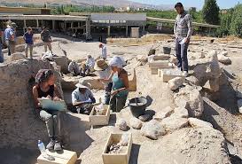 Otuz metre yükseklikteki höyük mö 5 bin yıllarından ms 11. Malatya Daki Aslantepe Hoyugu Nde 5500 Yillik Tapinak Ortaya Cikti Arkeofili