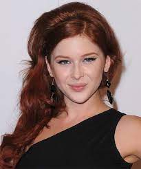Renee Olstead Long Wavy Red Hairstyle Renee Olstead Red Hair Color Long Wavy Hair