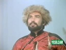 Bir yeşilçam klasiği olan başrolünde kartal tibet'in oynadığı ve filmdeki güzel kadınların baş döndüren sahneleriyle dolu olan. Tarkan Altin Madalyon 1 Kisim 1972 Dailymotion Video