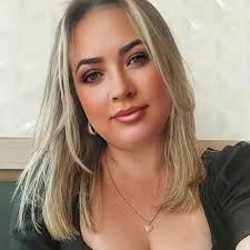 🚨 Após publicar fotos em homenagem ao aniversário da Maria Alice,  internautas criticam Virginia e Zé Felipe por beijarem na boca da filha.  Vocês também tem esse costume?