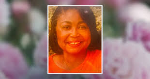 Essie Foster's Instagram, Twitter & Facebook