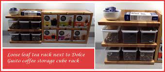rekje met hema bakjes met losse thee naast opberg rek voor dolce gusto koffie cups dolce gusto opberging losse thee