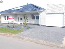 Walmdachbungalow mit garage und überdachter terrasse. Garage Hoher Als Walmdach