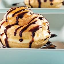 Profiteroles Sauce Au Chocolat Recette Gateaux Et Desserts Sauce Au Chocolat Profiteroles
