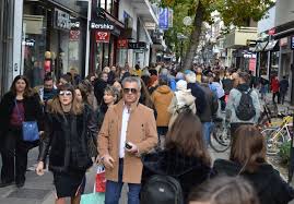 Οδηγοί και συνοδοί χρηματαποστολών για το κατάστημα μας στη λάρισα. To Pasxalino Wrario Twn Katasthmatwn Sth Larisa Larissapress