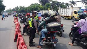 Atau dimajukan rekrutmennya di 2022, atau tetap sesuai periode yang berpotensi mengganggu pelaksanaan tahapan pemilu? luqman pun menjelaskan bahwa tim kerja bersama akan melanjutkan rapat pada hari jumat. Eeltvrzmiflvym
