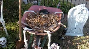 Halloween forum fairy halloween costumes scary halloween decorations halloween skeletons halloween boo halloween projects diy halloween decorations holidays halloween halloween. 12 Last Minute Super Scary Diy Outdoor Halloween Decorations