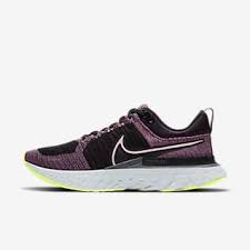 Nike est un temple de la basket qui propose une flopée de modèles très variés plus réservés à la pratique du sport : Chaussures Baskets De Marche Pour Femme Nike Fr