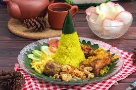 Je hoort het alleen bij hele speciale gelegenheden te eten maar waarom is me een raadsel. Arti Nama Tumpeng Ketahui Juga Makna Jumlah Lauknya