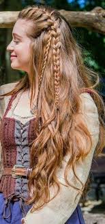 65 Badass Box Braids Hairstyles That You Can Wear Year Round In 2020 Renaissance Frisuren Mittelalterliche Frisuren Frisuren