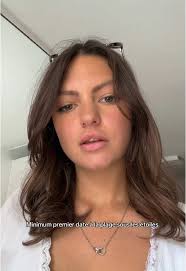 Qui peut me trouver mieux qu’un premier date à la plage ? 👙🏝️🐚