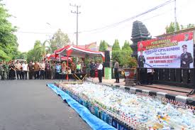 كَوتَ بلِتَرْ) merupakan sebuah kota yang terletak di bagian selatan provinsi jawa timur, indonesia. Wabup Blitar Apresiasi Polres Blitar Kota Musnahkan Botol Miras Jelang Natal Dan Tahun Baru 2020