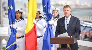 Eu cu cei doi copii pe mal, tati la datorie pe navă. Iohannis Discurs IngrijorÄtor Chiar De Ziua Marinei