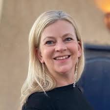 Embracing the Beauty of Goodbyes: Learn to Love Your Break-Up 💖 As I write  these words