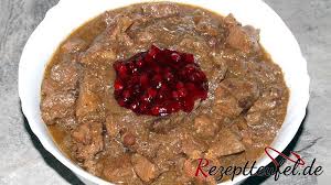 Wildschweingulasch Welches Ohne Wein Gekocht Werden Kann Und Trotzdem Einen Feinen Intensiv Wurzigen Gesch Schweine Gulasch Wildschweingulasch Gulasch Rezepte