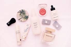 I use the milky jelly cleanser every morning and sometimes at night (i'll switch to a more powerful foaming cleanser if i'm trying to remove a full face of if you're looking for an everyday cleanser for dry, sensitive skin, i highly recommend hopping on the glossier milky jelly cleanser train. Current Favourites