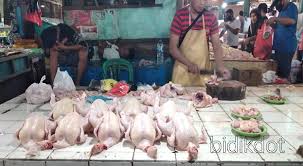 Anda berada di tempat yang tepat! Harga Ayam Potong 1 Kg Hari Ini 24 Desember 2020 Di Pasar Winenet Tembus Rp 35 000