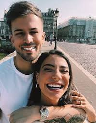Carolina carvalho, namorada de david carreira, teve de ser operada de urgência no passado domingo, dia 4. David Carreira Foge Com A Amada Para Paris Apos Susto A Dobrar A Ferver Vidas