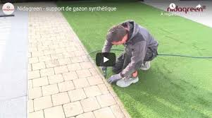 Pour un résultat optimal, il est impératif de prévoir un nettoyage de la surface qui retient facilement les poussières et, bien entendu, s'assurer du. Nidaplast Comment Realiser Une Terrasse En Gazon Synthetique Sans Effort Nidaplast A Concu Les Dalles Alveolaires Nidagreen Qui Permettent D Accueillir Le Gazon Synthetique Sur Leur Surface Composees De Nids
