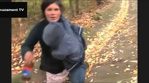 Poate ca nu de multe ori te lasa cu gura deschisa, dar in acest videoclip sigur nu incape indoiala. Mori De Ras Faze Tari Cu Betivi Si Betive 2016 Youtube