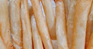Untuk membuat kue ini, setidaknya dibutuhkan beberapa jenis keju. 1 447 Resep Cheese Roll Kulit Lumpia Enak Dan Sederhana Ala Rumahan Cookpad