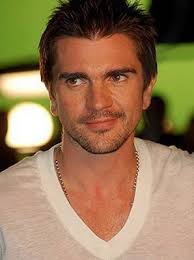 Colombian singer/songwriter and guitarist noted for being one of the most innovative as well as popular figures in contemporary latin music. Juanes Singer Favorite Celebrities Latin Grammys