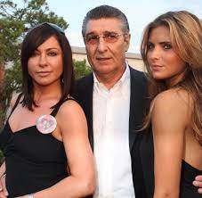 Thomalla was born in east berlin, east germany on 6 october 1989, the daughter of actors simone thomalla and andré vetters. Simone Thomalla Schauspielerin Welt
