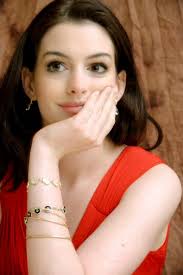 Red Carpet Dresses: Anne Hathaway