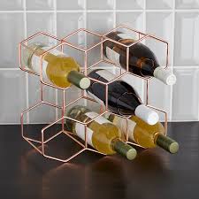 We zijn gegaan voor en leuke en toegankelijke manier om het product te demonstreren. 8 Bottle Hexagon Wine Rack The Container Store