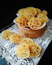 Pemerintah dari semua level mestinya membuat daftar makanan mana saja yang masuk dalam kategori makanan tradisional. 15 Makanan Khas Betawi Tradisional Yang Nikmat
