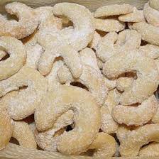 Vanillekipferl Von Oma Vanillekipferl Vanillekipferl Rezept Rezepte Backen Weihnachten