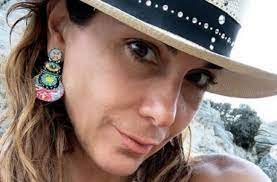 Δείτε την να ποζάρει δίχως ίχνος μακιγιάζ. Despoina Bandh Xwris Ixnos Makigiaz Sthn Agkalia Twn Agaphmenwn Ths