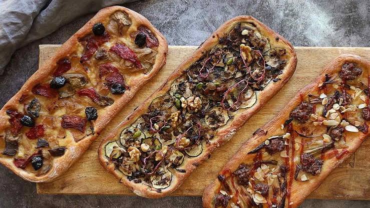 How to prepare 'coca de recapte', a traditional Catalan recipe ideal for  any occasion