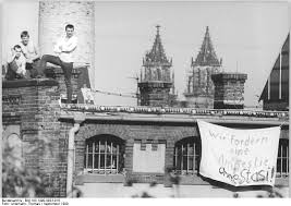 Ruští poslanci státní dumy mají na stole návrh na vyhlášení amnestie k 75. Anderungen Im Strafvollzug Deutsche Einheit 1990