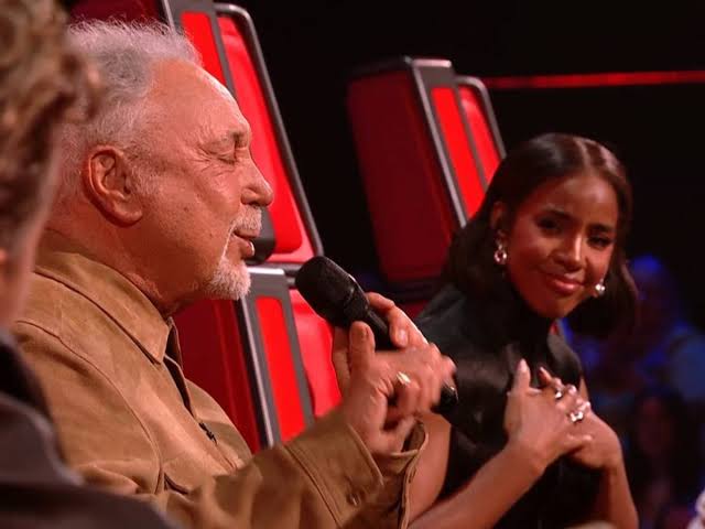 Sir Tom Jones leaves The Voice viewers distracted minutes into 'tearful'  performance - The Mirror