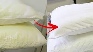 Singkirkan bantal dan hiasan dari atas kasur. Cara Mencuci Bantal Dacron Agar Menjadi Bersih Dan Wangi