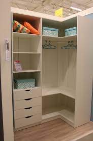 Corner wardrobes are structures build or place in a corner in an attempt to utilize as much space as possible. Pin Oleh Vesna Markovic Di Leroy Merlin Tambore Ide Dekorasi Kamar Ide Kamar Tidur Desain Furnitur