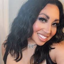 Annie Mendoza's Instagram, Twitter & Facebook