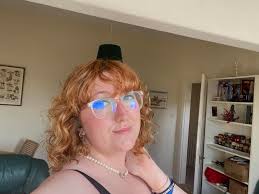 Can someone remove glasses from photo?